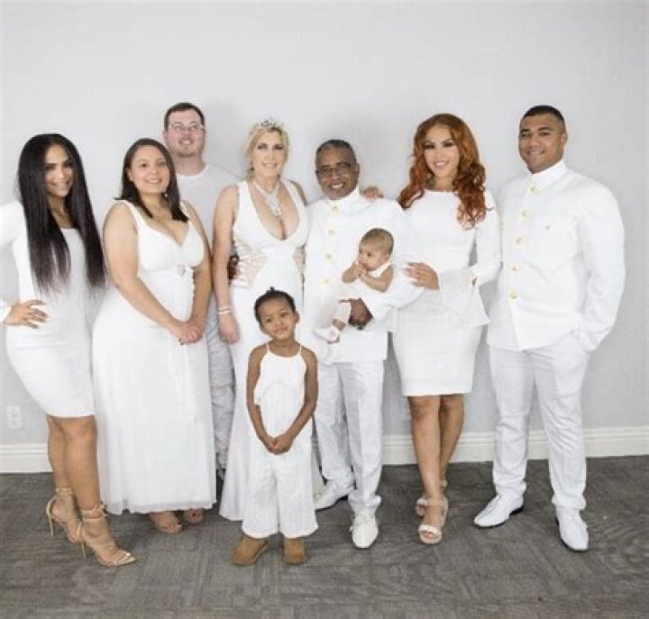 Uncover The Secrets Of The Enigmatic "Jackie Oh Siblings"